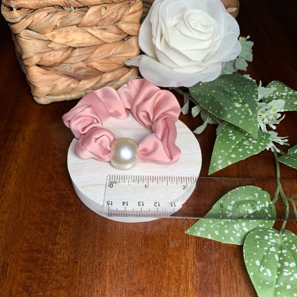 Large Faux Pearl and Heart Bracelet Set - Picture 7 of 9